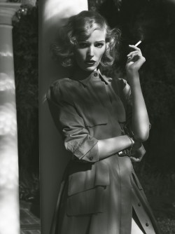 smoking girls - Alisa Ahmann by Camilla Akrans, Vogue Italia