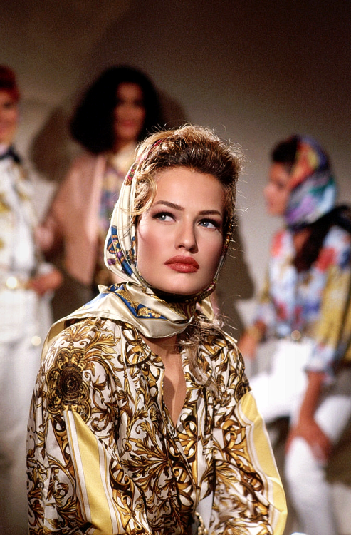 ohyeahpop:Karen Mulder for Gianni Versace S92, Milan, October