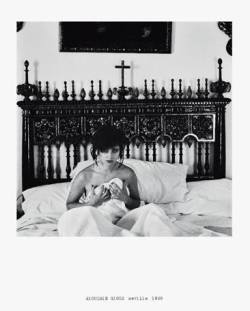 eliz-may:Siouxsie Sioux  in Seville (1989)Photo by Anton Corbijn.Thanks