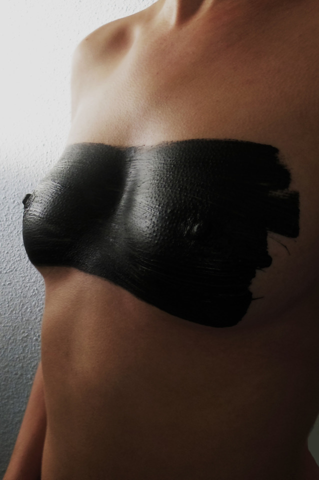 jaegerdog2:tartine-chocolat-et-chantilly:Sexy in basic black…