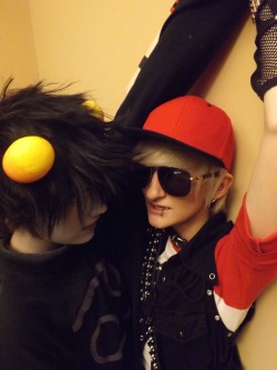 hotchameowmile:  Two of the best Homestuck cosplayers in existence.