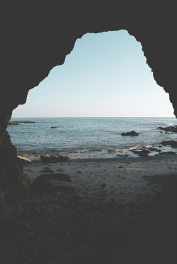fuckyescalifornia:  The cavern by the sea by Alesha A.B. on Flickr.Via