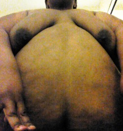 twerkaholixxx:  Fat black belly and mantits realness  My reality needs more of said realness