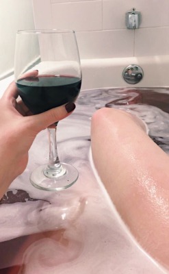 This bath bomb makes it look like I’m bathing in wine