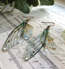 whimsy-cat:  Faerie wing jewelry by Under the Ivy. 