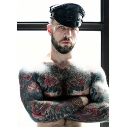THEBEARDEDHOMO