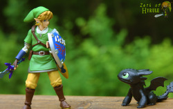 zethofhyrule:  How To Train Your Toothless! because Night Furies