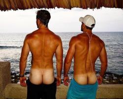 barelyfamousandnaked:Chase Brody Mcnary and Robby Hunter mooning