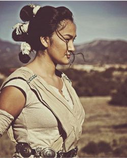 lostmymojo: @dezbah.rose and their Navajo Rey cosplay; I love