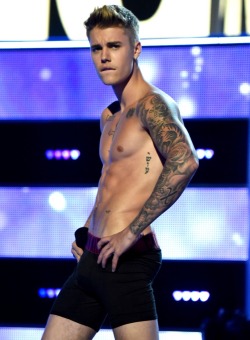 lovedatbieberass:  Omg you can see the vain on Justin Bieber’s