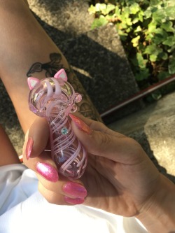 silkslut:  In case you wondered I have the cutest lil pipe ever