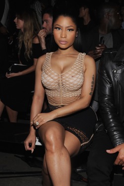 chocolatynipples:  Nicki Minaj areola slip at a Vera Wang fashion