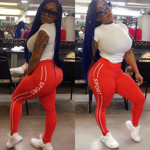 ratedthickent:  BRITTISH ROXANNE  This is a badd muthafucca right here! 