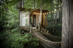 travelingcolors:  Peter Bahouth’s Treehouse in Atlanta | Georgia