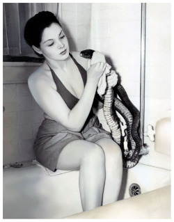 ZoritaVintage 40’s-era press photo features Zorita toweling