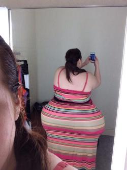 veryfatpearshapes:  These stripes makes your butt look tiny..lol