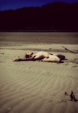 scorpiusyoga:  Sand and skin. 