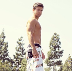 yummyboysuniverse:  Jake Miller Follow us at Yummy Boys Facebook