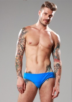 ksufraternitybrother:  MATEUS VERDELHO, FUCKING HOT BRAZILIAN