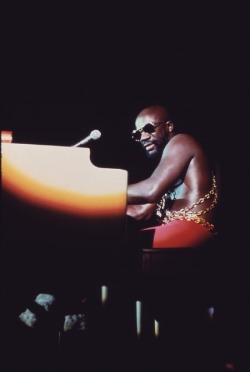 blackartschool:  superseventies:  Isaac Hayes on stage at Chicago’s