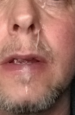 I have always been a sucker for facial cum shots. I love to have