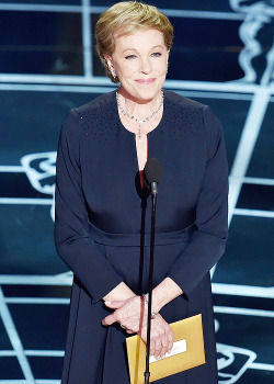 amyadams-archive: Julie Andrews speaks onstage during the 87th