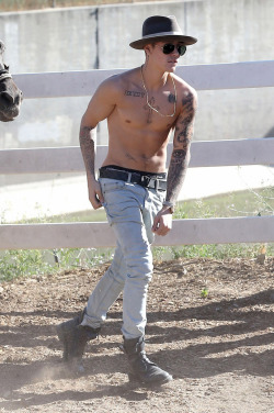 shirtlessmalecelebs:  Justin Bieber