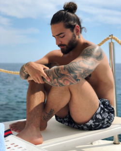 malumadaily:    maluma: What’s your mood today? El mío es