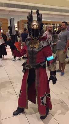 aquitecontentdamsel:  Awesome Warlock cosplay by Melodywise at