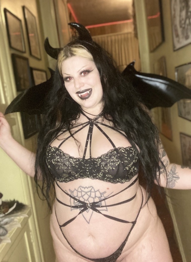 thissweetsweetbootyhole-deactiv:I’m honestly the cutest succubus