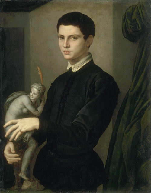 history-of-fashion:  ab. 1550 Agnolo Bronzino - Portrait of young