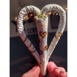 shesmokesjoints:  The heart joint I rolled for Valentine’s