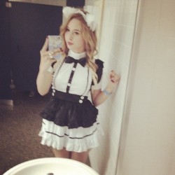 gangbanggirlfriend:  cat girl maid cosplay ^_^  You look incredible