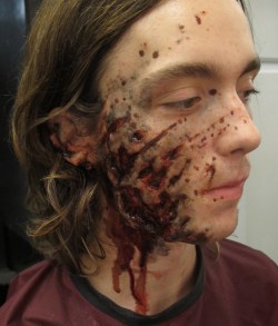 aazure:  fairyspork:  megghimelara:  Horror make-up!!  What the