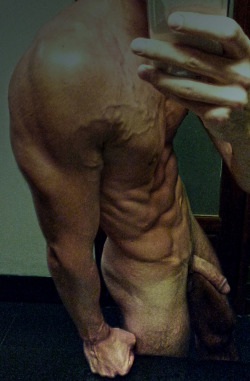 jerk-smooth: cockyhunk:  Stripped as going to late night shower!