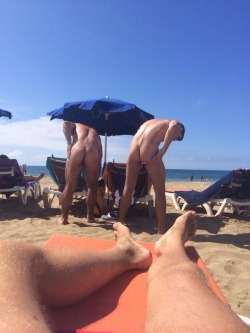 voyeurspygay:  Good view