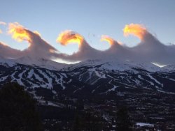 sixpenceee:  Kelvin Helmholtz Cloud formation in Breckenridge,