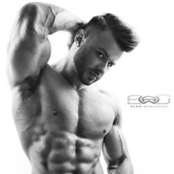 musclegazer: Matt Powell by Alex Wightman (2015)  Jfpb