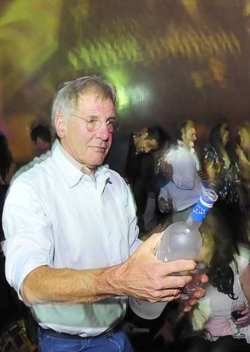 thegestianpoet:  these photos of harrison ford in a club are