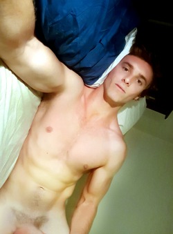 baitingstraightguys:  brainjock:   Aussie n Lanky!  This 21 yo