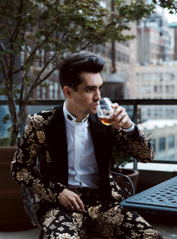 pic-a-roon: actualbrendonurie:   Brendon Urie by Jake Chamseddine
