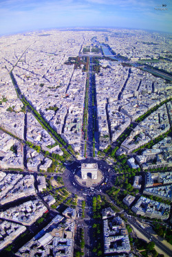 parisbeautiful:  Champs Elysees by Paul SKG on Flickr. 