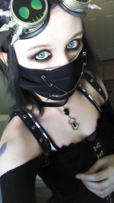 viralsky:  cybergothwasteland:  Cyber Goth 10 by Zombietronix