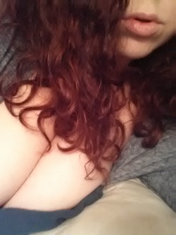 nicegirlwrongplace:  thick girls are made for cuddlin’ 