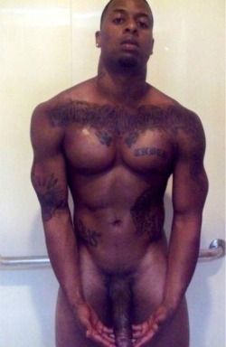 dominicanblackboy:  This thug right here got ass and dick 2for1