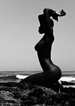 afrodesiacworldwide:  ARTISTIC NUDE