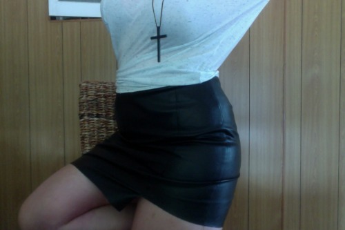butttdumpling:  pray for the booty, the holy booty. (faux leather forever)  i feel like i could very passionate with her.