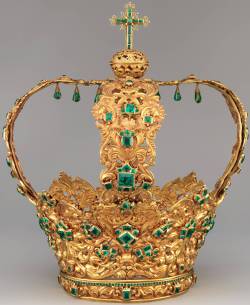 museum-of-artifacts:    The Crown of the Andes, a rare surviving