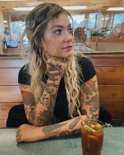 fludogenerator:  tabatha.schinzel👋🏼 ••••••••#traditionaltattoo