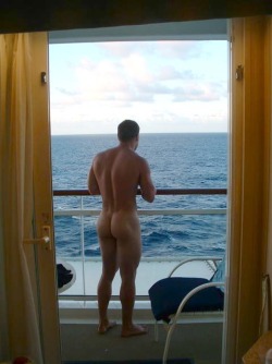 brentwalker092:  Studly naked groom on his honeymoon cruise—takin
